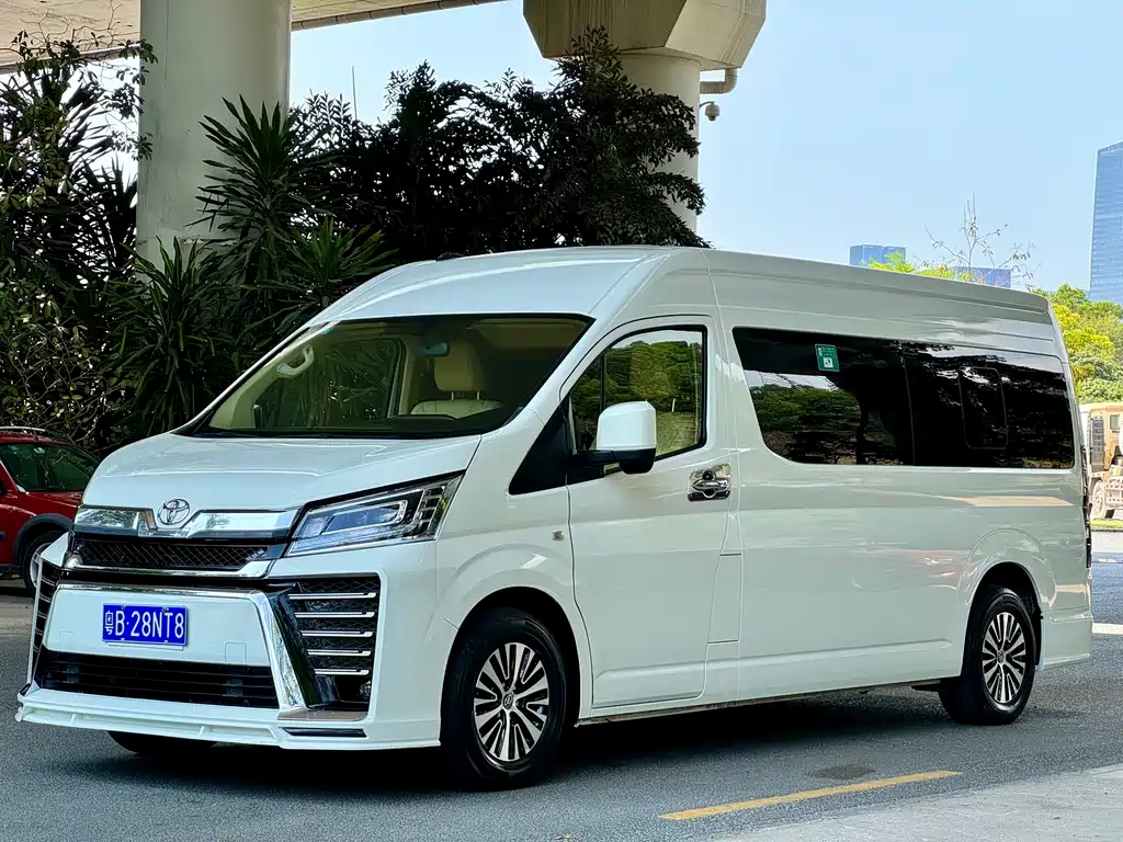 Toyota Hiace 2022