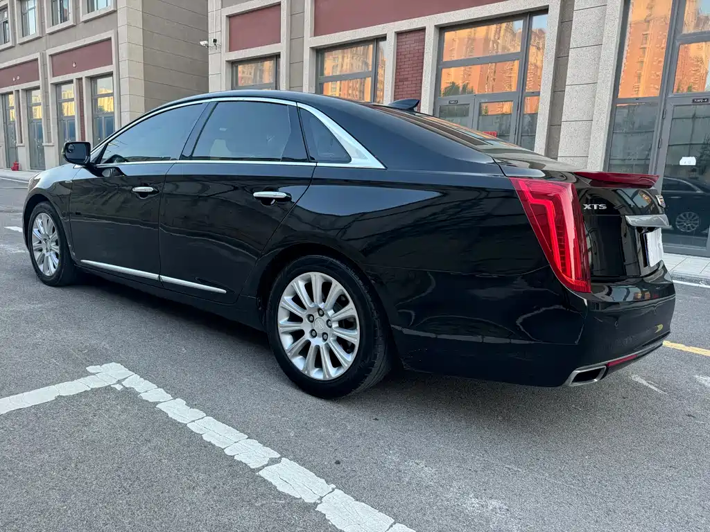 CADILLAC XTS