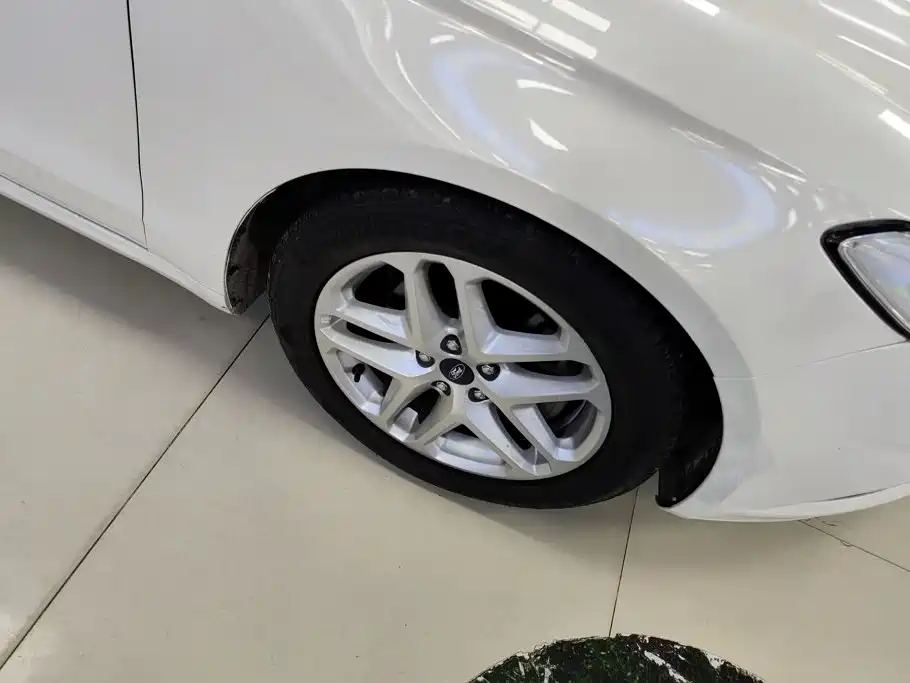 Ford Mondeo — миниатюра 6