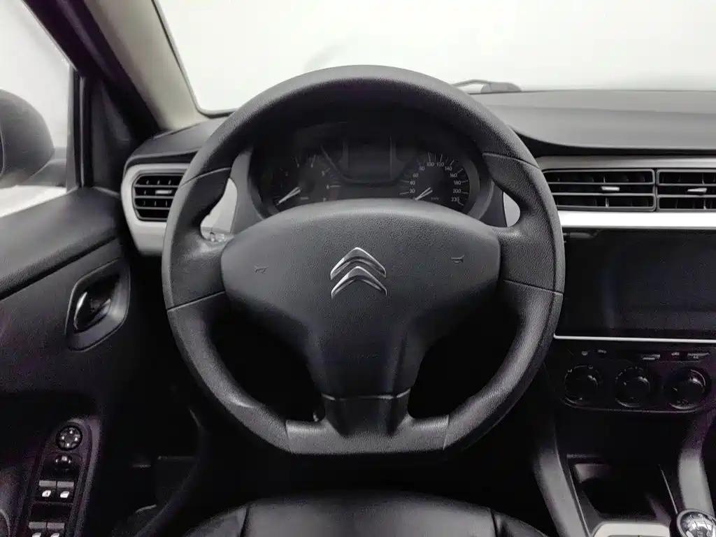 Citroen Elysee — миниатюра 11