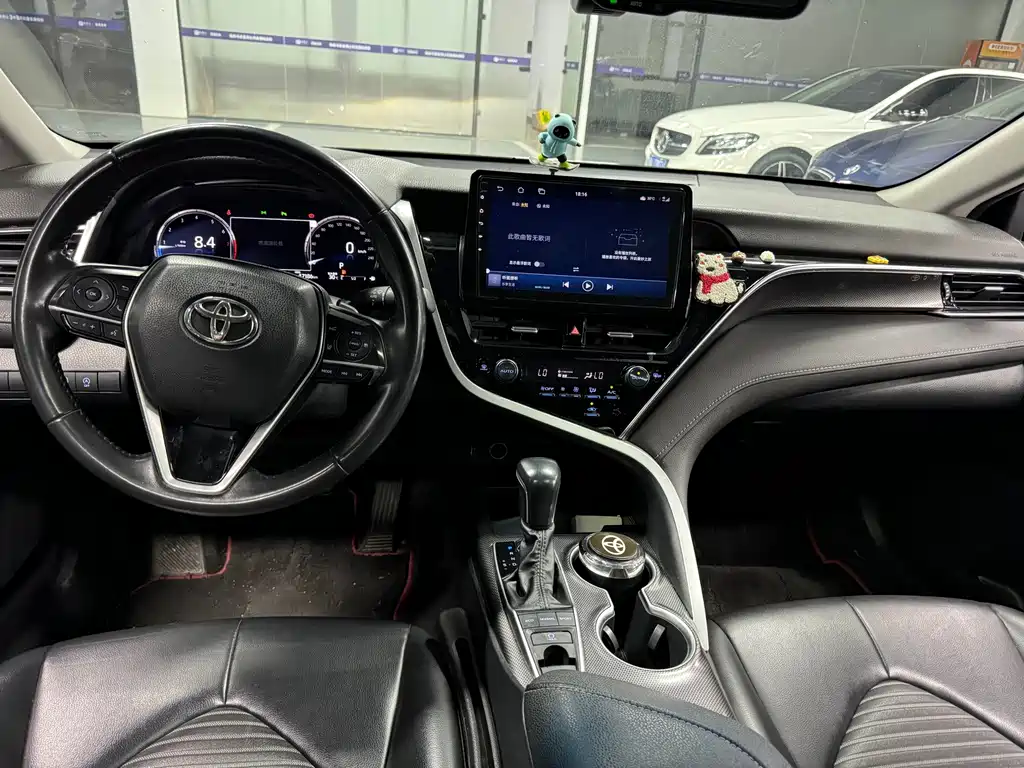 Toyota Camry — миниатюра 7