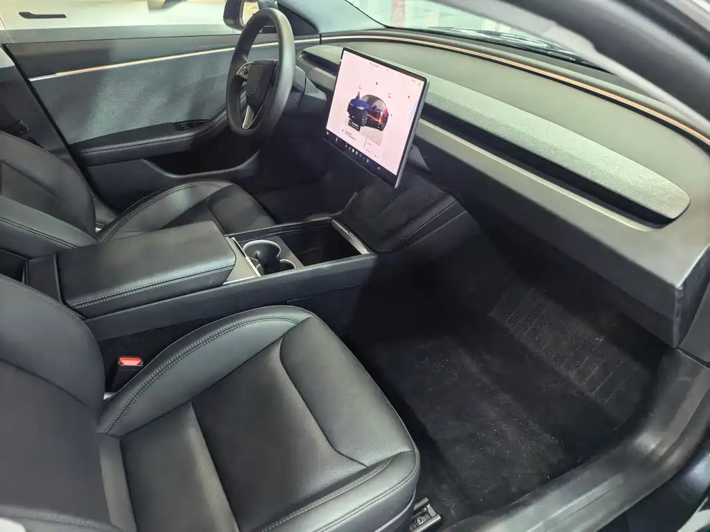 Tesla Model 3 — миниатюра 9