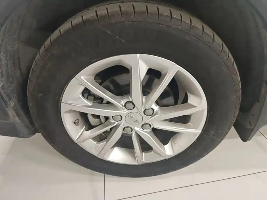 Geely Binyue — миниатюра 23