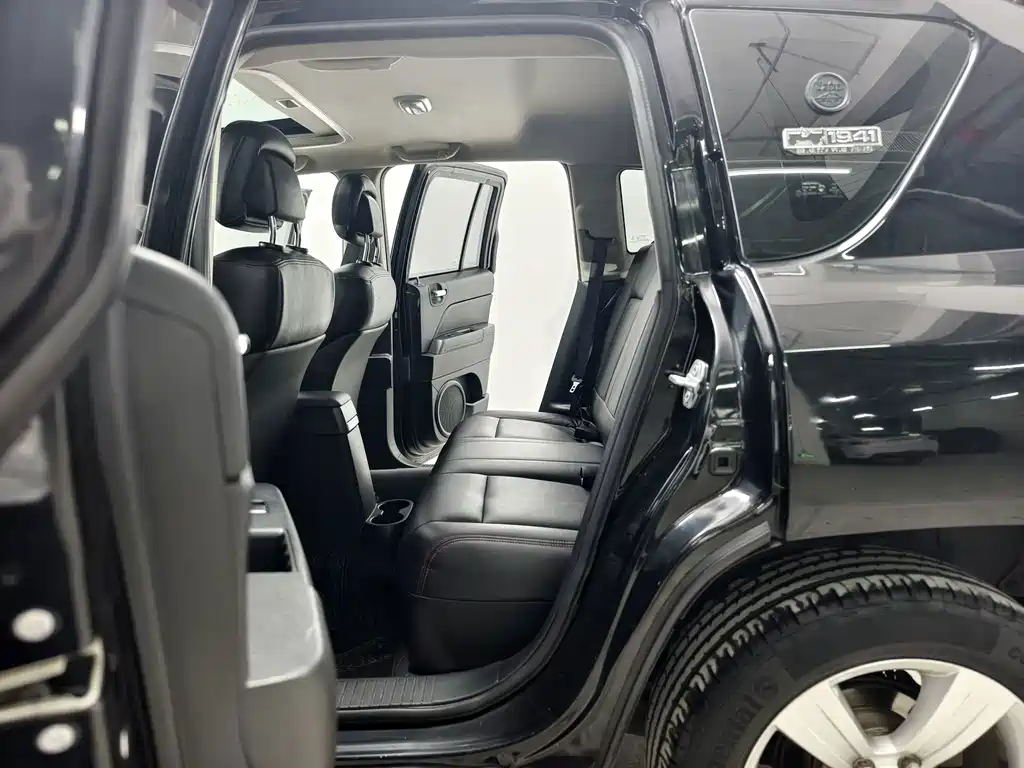 Jeep Compass (Import) — миниатюра 13