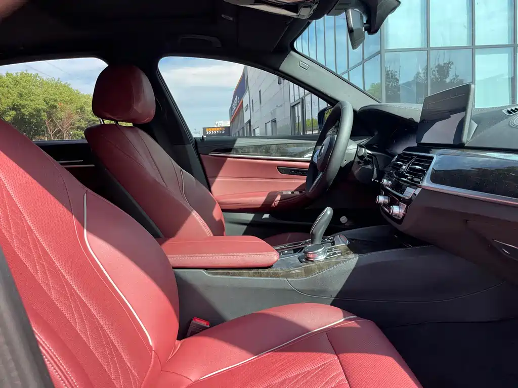 BMW 5 Series — миниатюра 14
