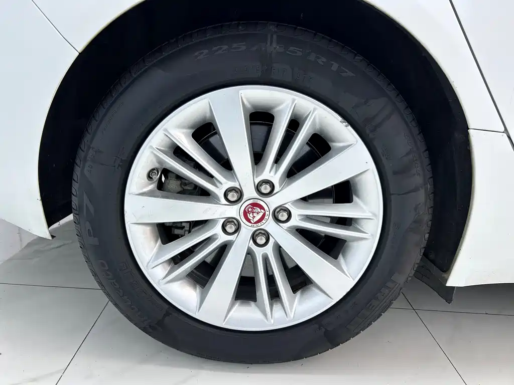 Jaguar XFL — миниатюра 24