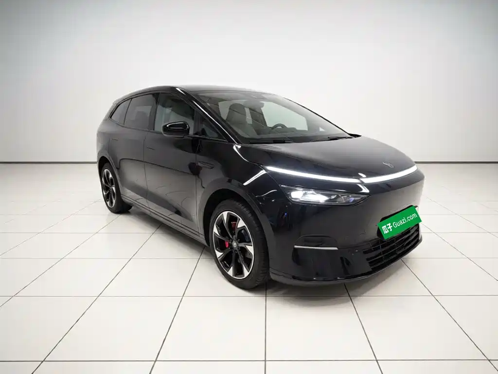 XPeng X9 — миниатюра 3