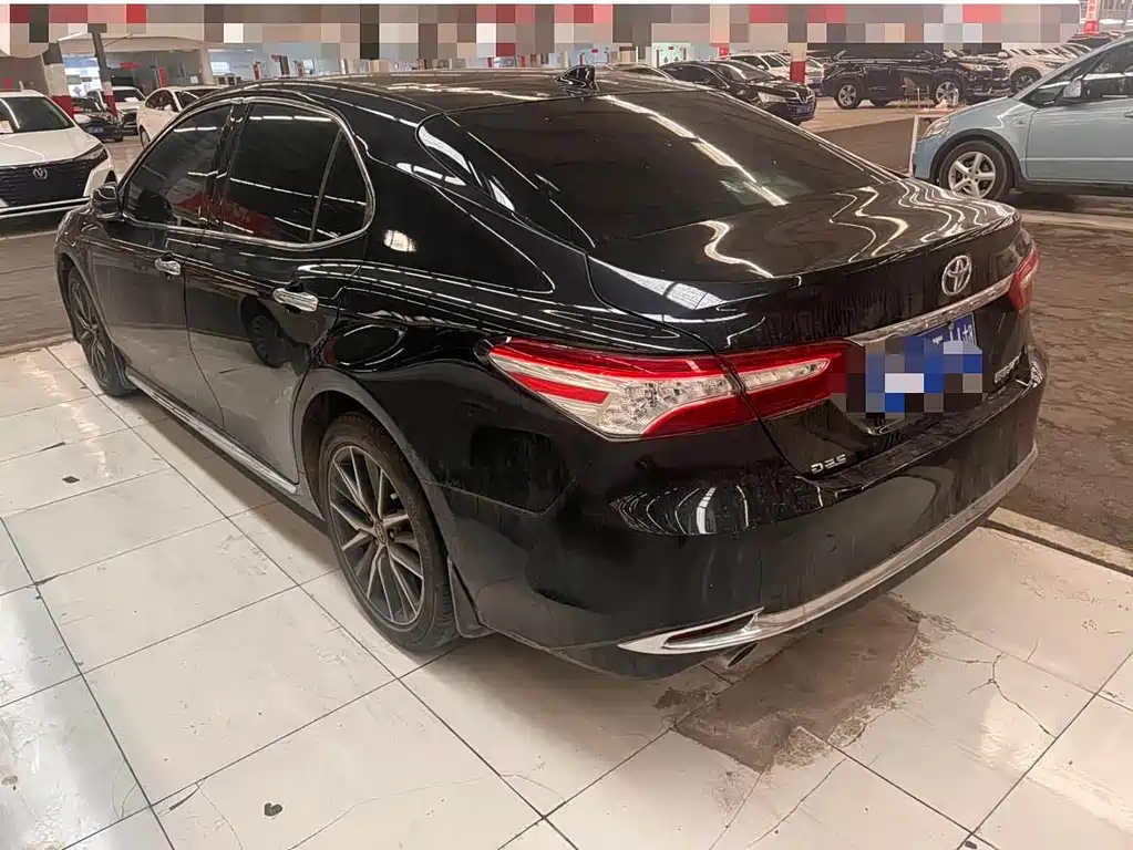 Toyota Camry — миниатюра 9