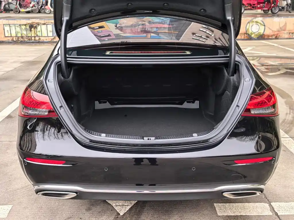 Mercedes-Benz E-Class — миниатюра 12