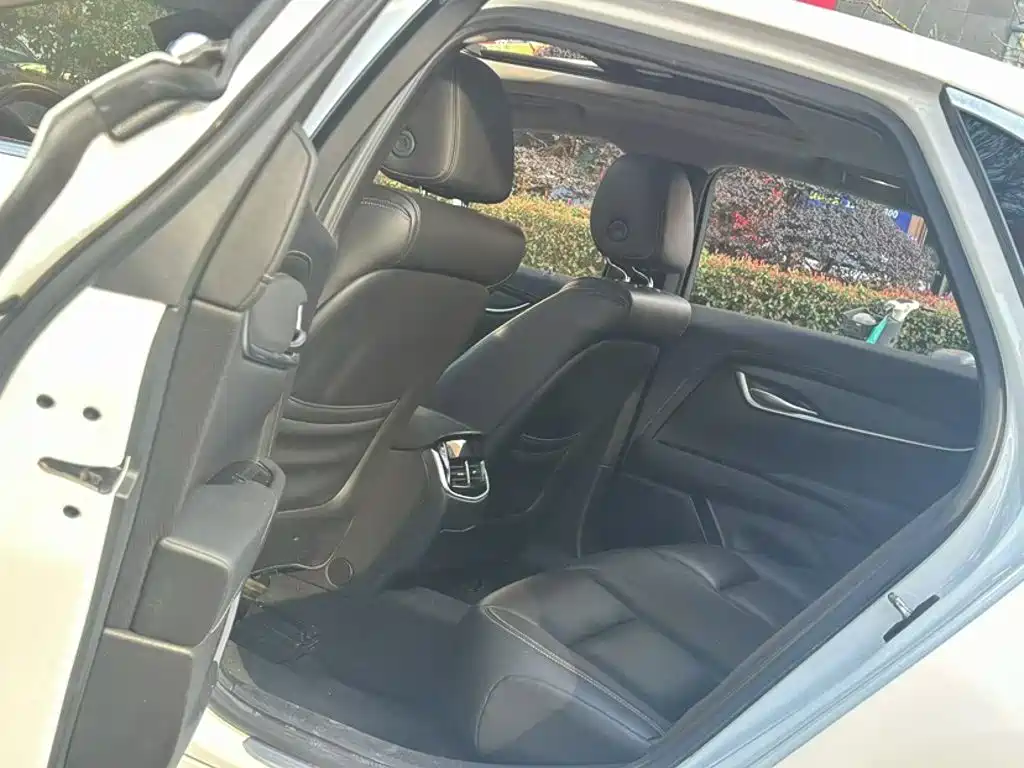 Cadillac XTS — миниатюра 11