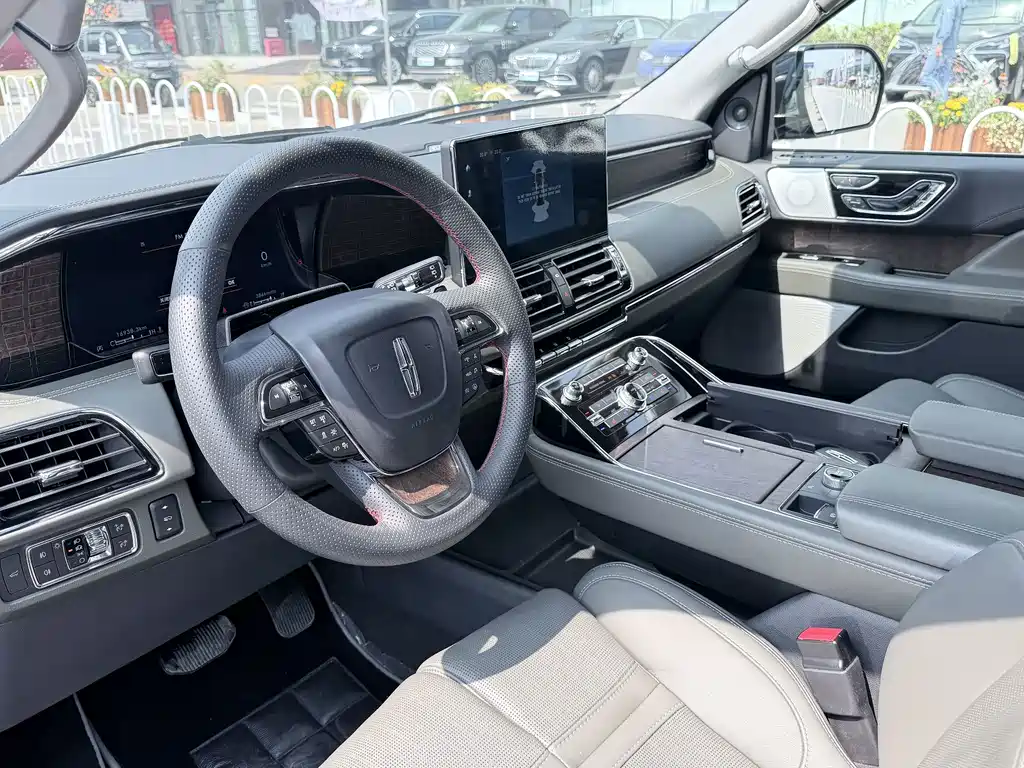Lincoln Navigator — миниатюра 5