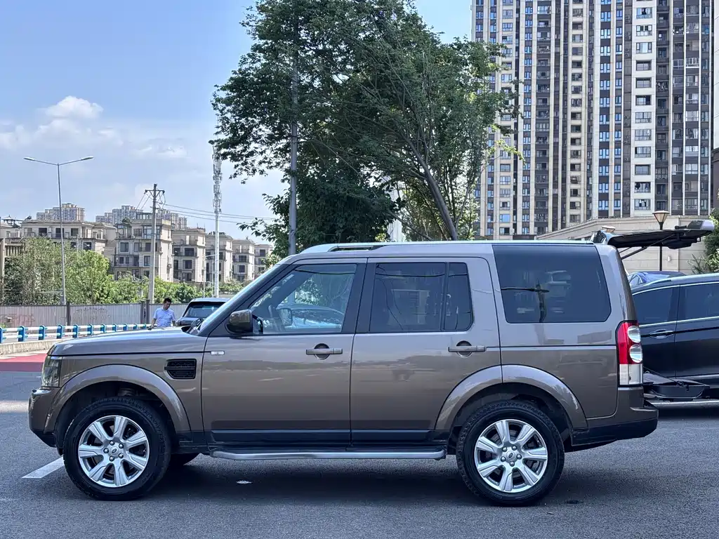 Land Rover Discovery — миниатюра 6