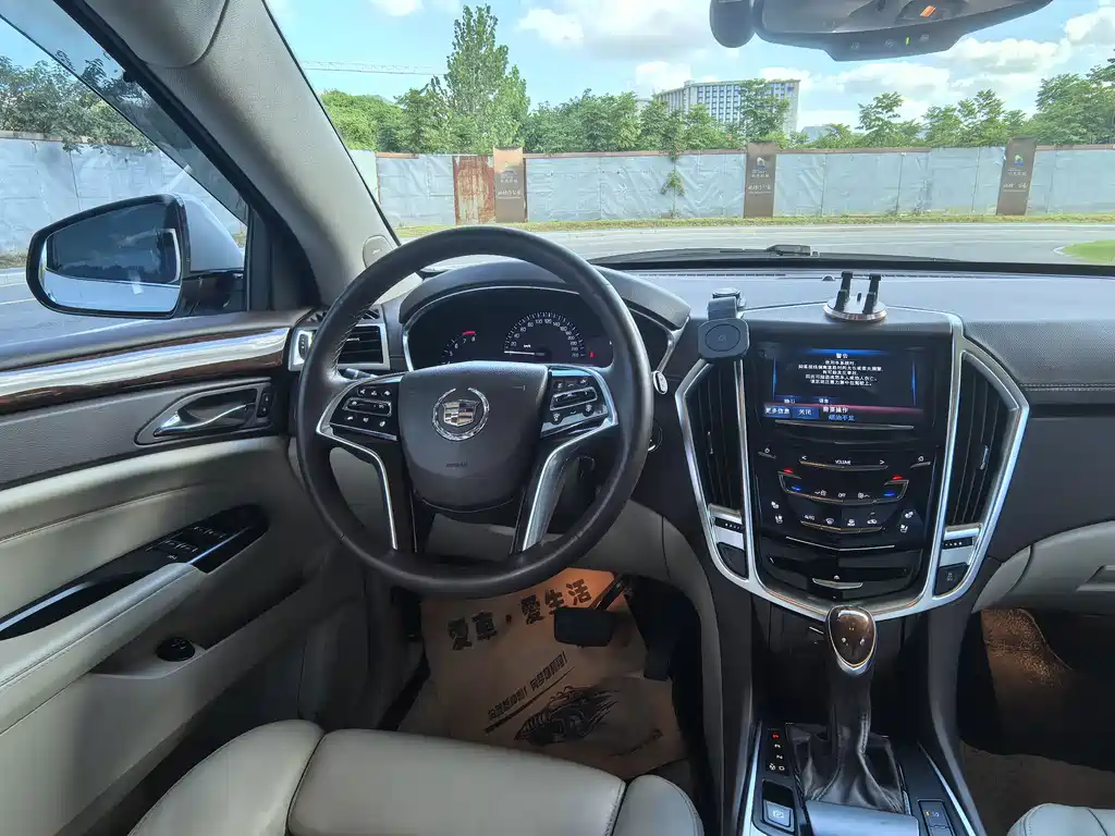 Cadillac SRX — миниатюра 16