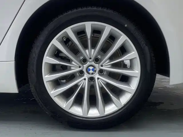 BMW 5 Series — миниатюра 19