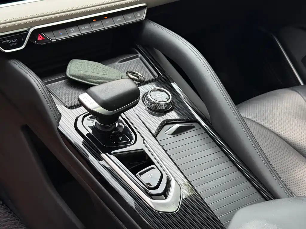 Geely Xingyue L — миниатюра 20
