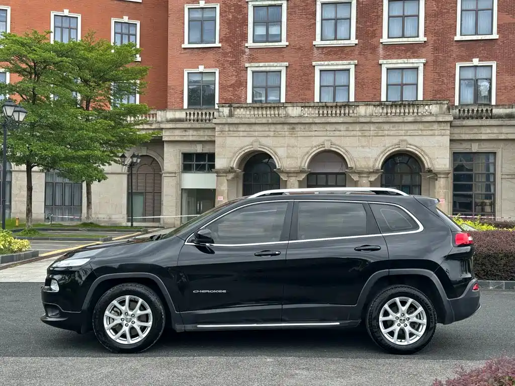 Jeep Cherokee — миниатюра 15