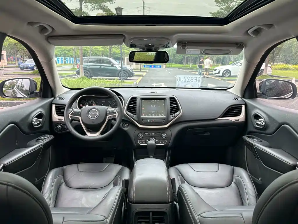 Jeep Cherokee — миниатюра 7