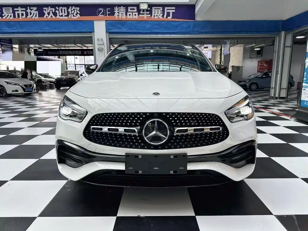 MERCEDES-BENZ GLA