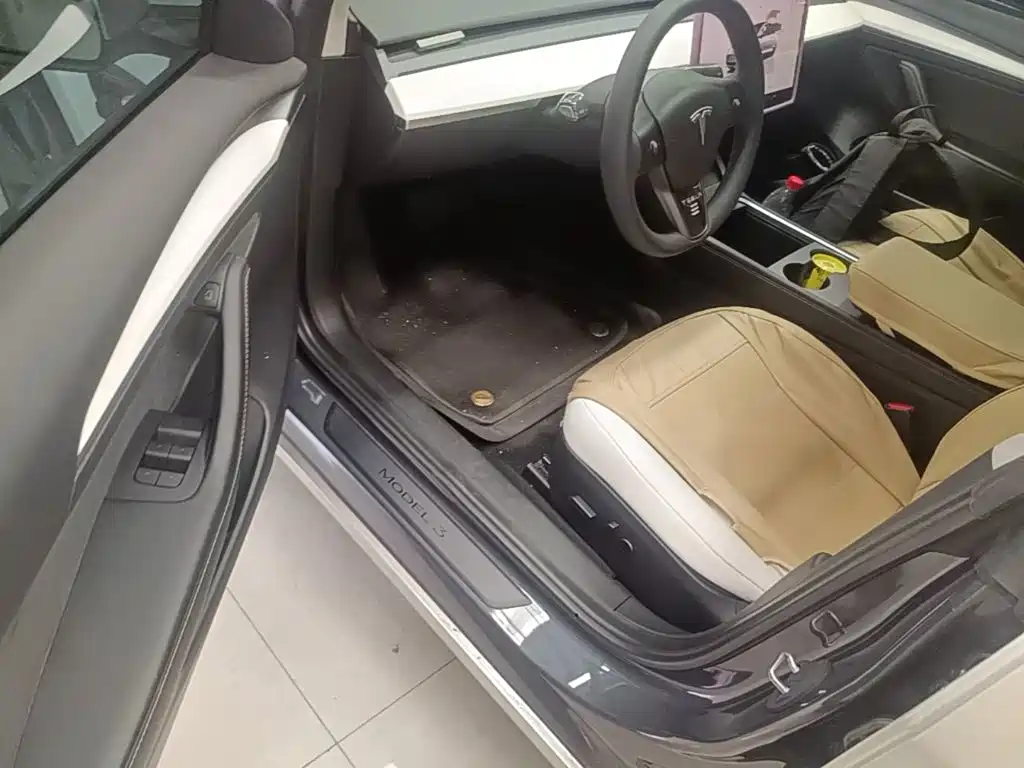 Tesla Model 3 — миниатюра 16