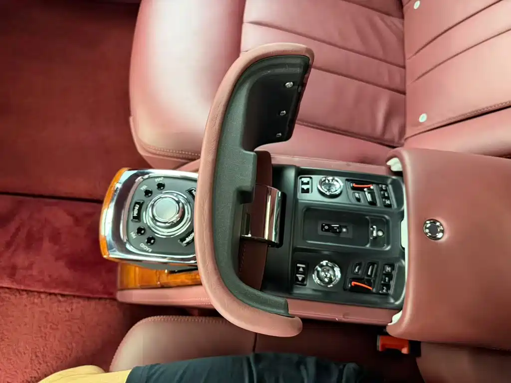 Rolls-Royce Phantom — миниатюра 8