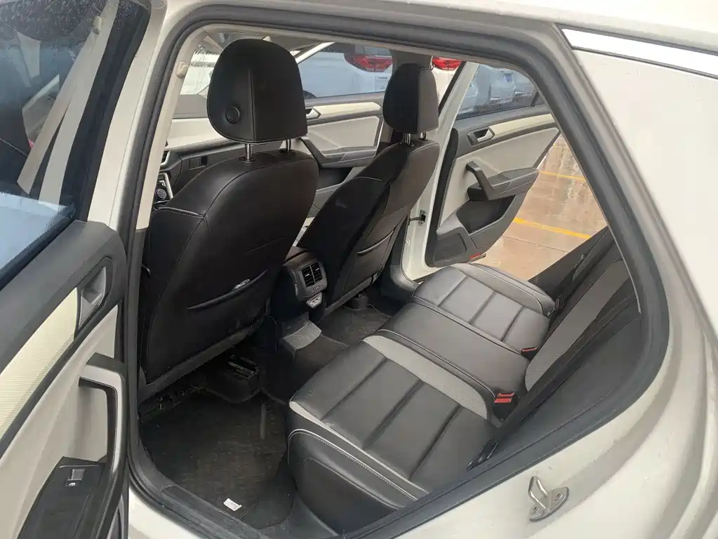 Volkswagen T-Roc — миниатюра 8