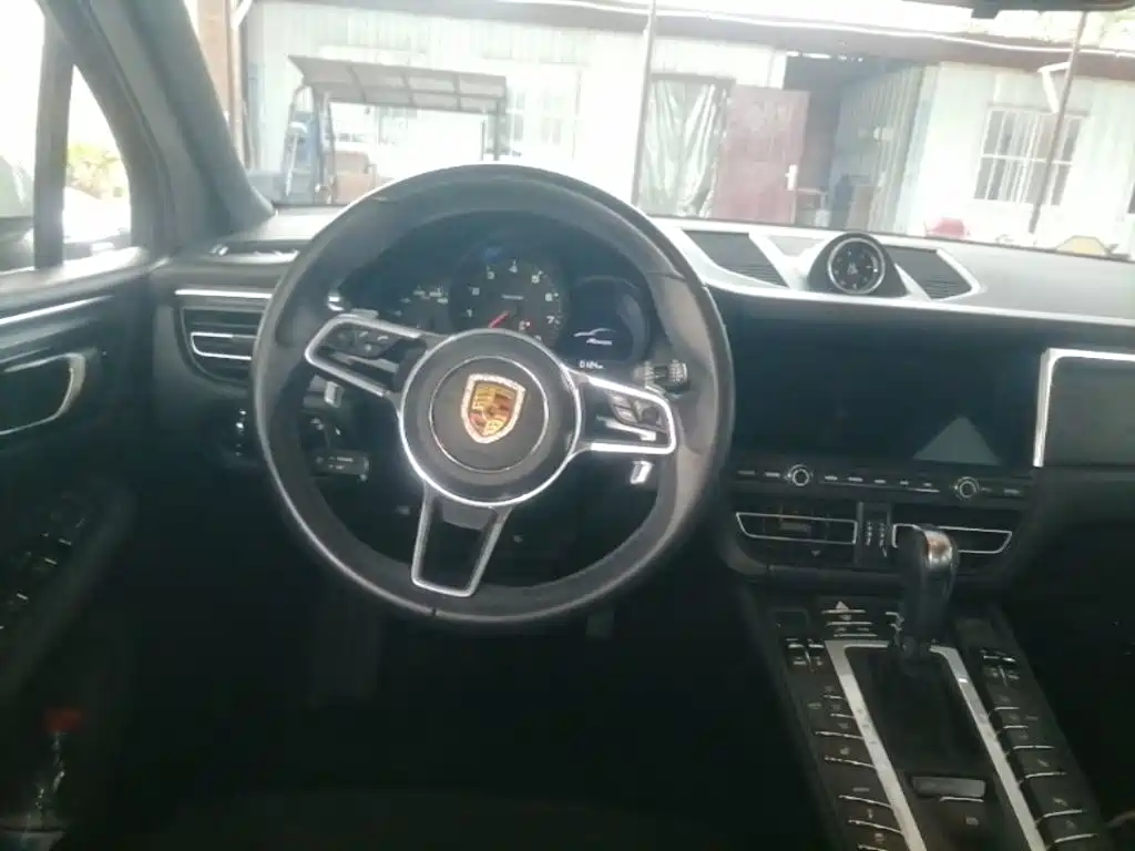 Porsche Macan — миниатюра 15