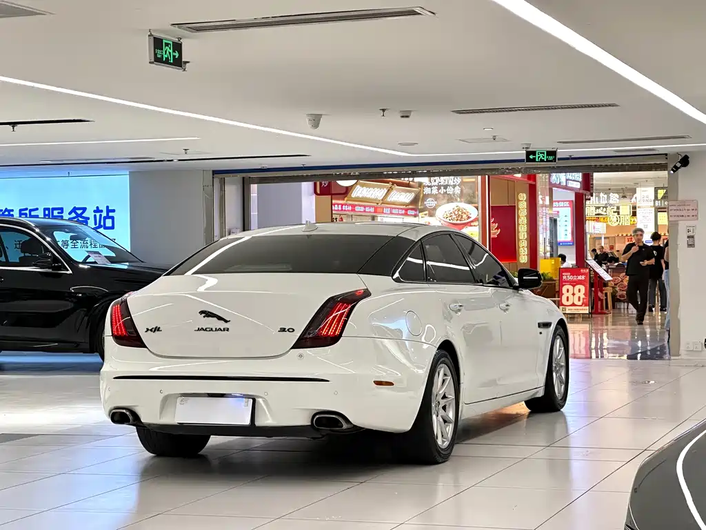 Jaguar XJ — миниатюра 7