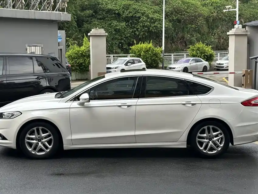 Ford Mondeo — миниатюра 7