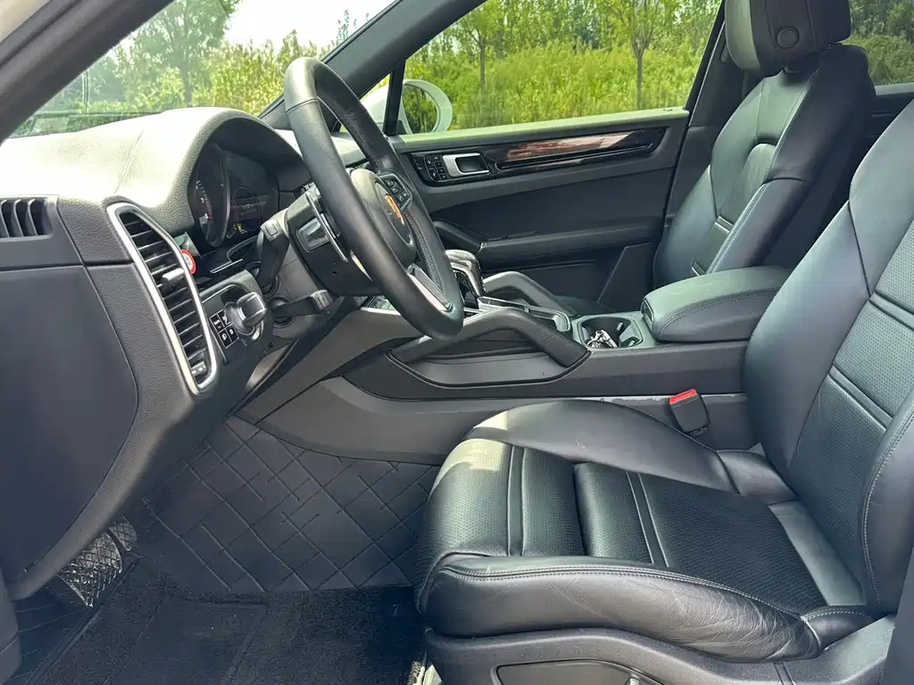 Porsche Cayenne — миниатюра 4