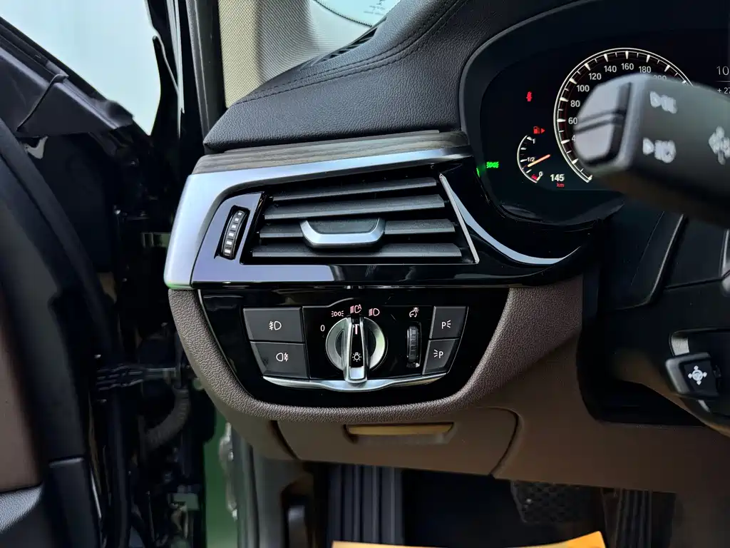 BMW 5 Series New Energy — миниатюра 17