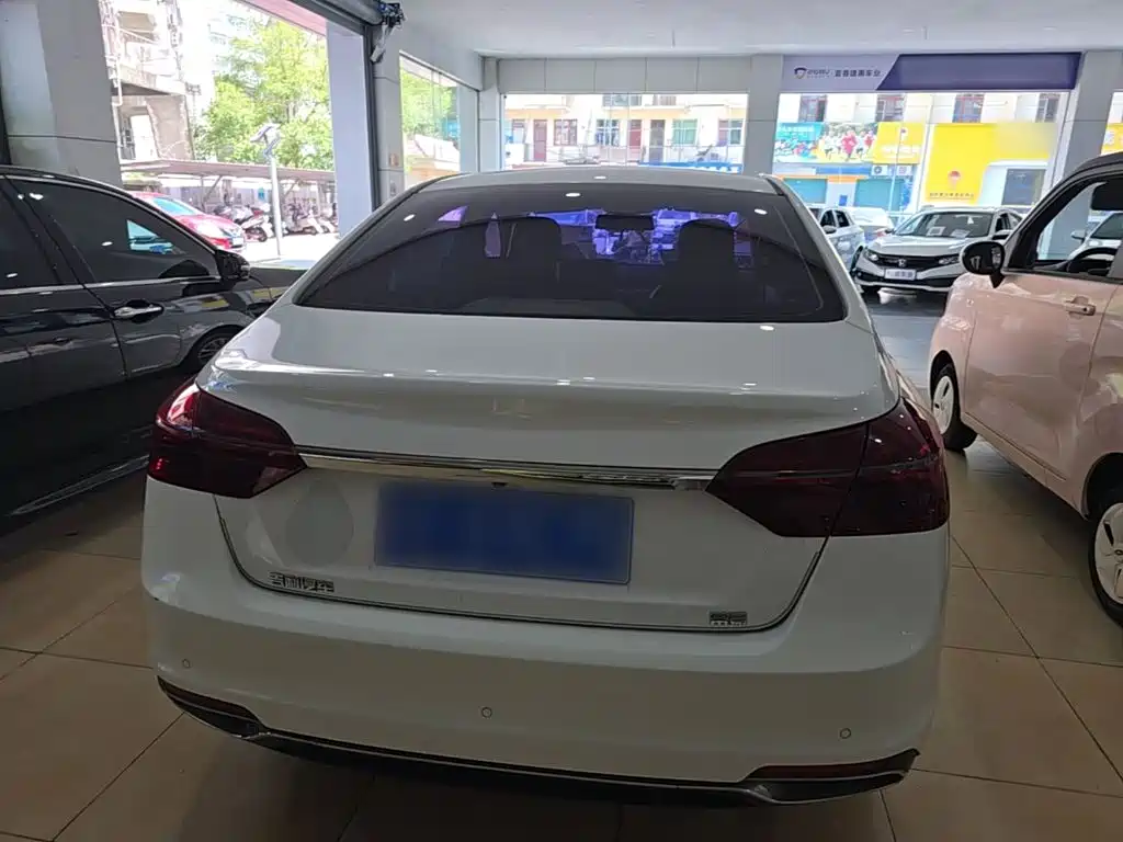 Geely Emgrand — миниатюра 6
