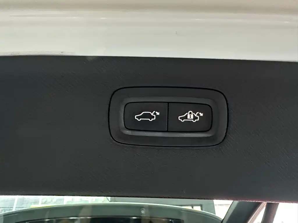 VOLVO XC90 PLUG IN HYBRID