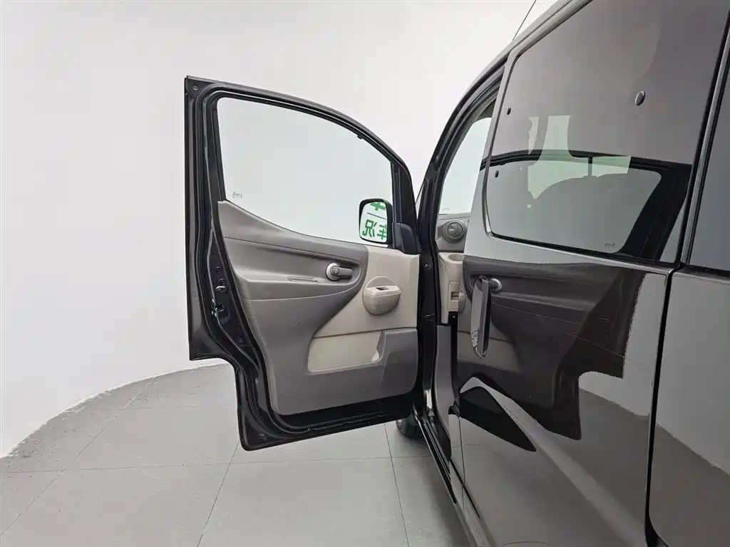 Nissan NV200 2014 1.6L CVT Luxury IV