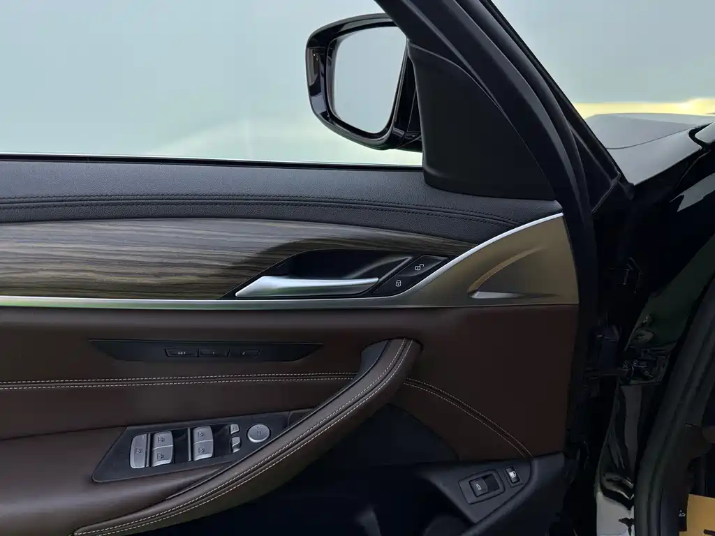 BMW 5 Series New Energy — миниатюра 16