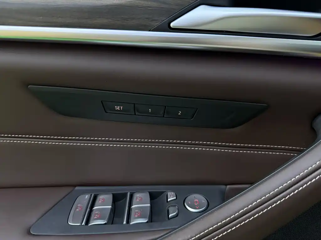 BMW 5 Series New Energy — миниатюра 22