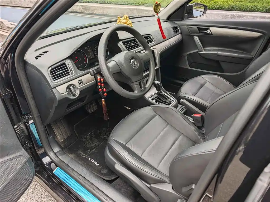 Volkswagen Lavida 2015 1.6L AT Comfort