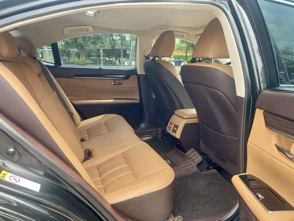 Lexus ES — миниатюра 9