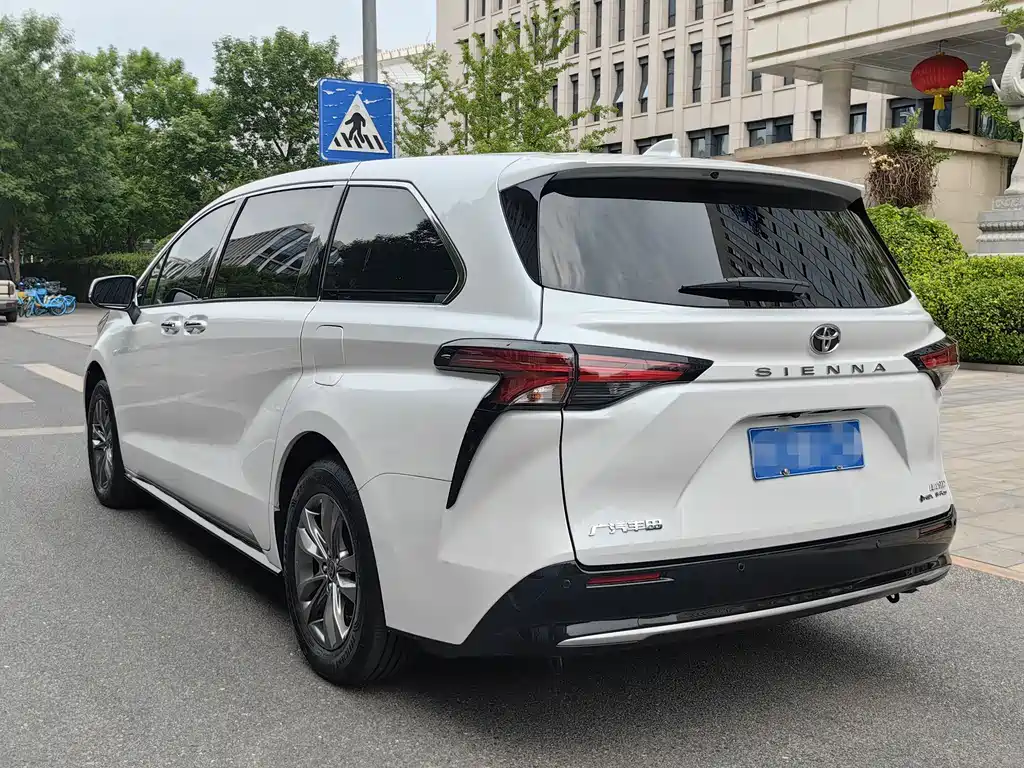 Toyota Sienna 2024 2.5L Luxury