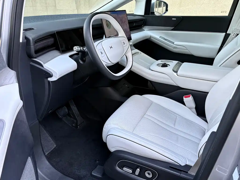 XPeng X9 — миниатюра 10