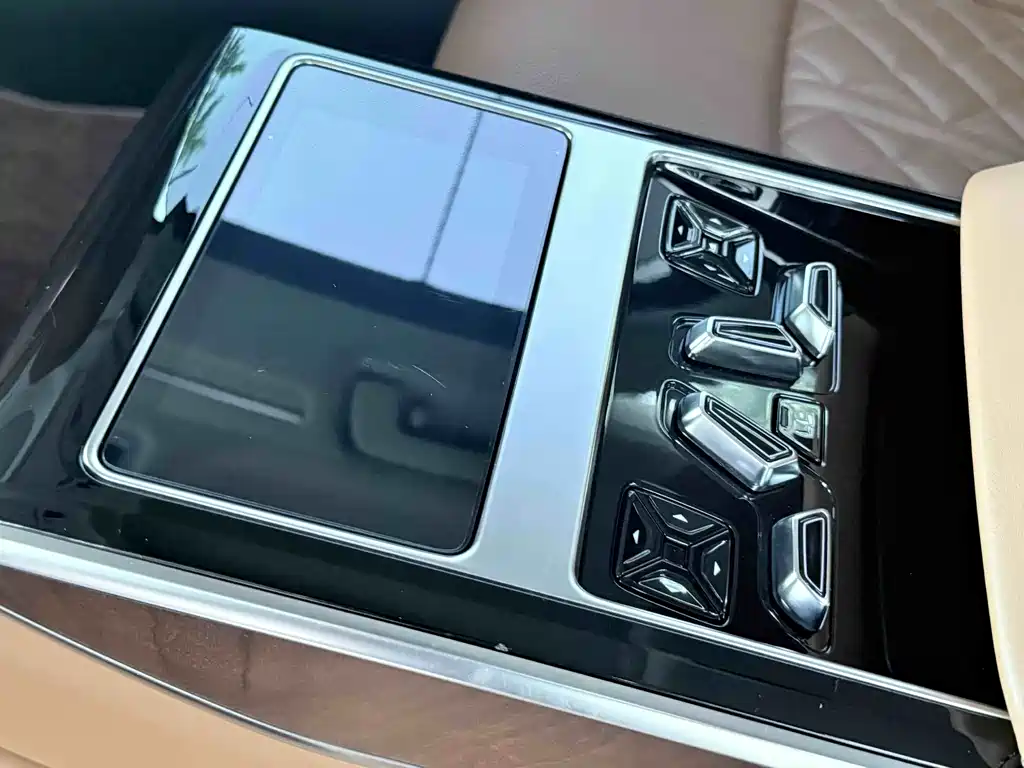 Audi A8 — миниатюра 5