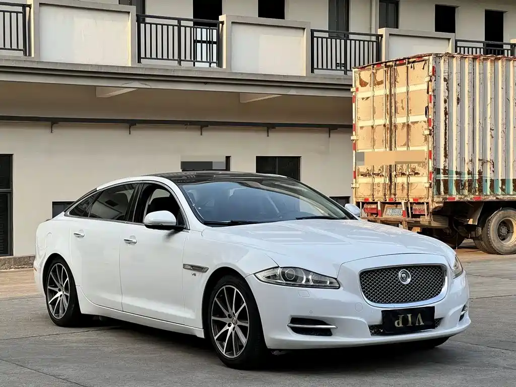 Jaguar XJ — миниатюра 3