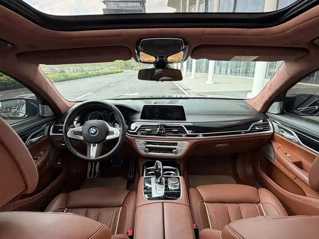 BMW 7 Series — миниатюра 21
