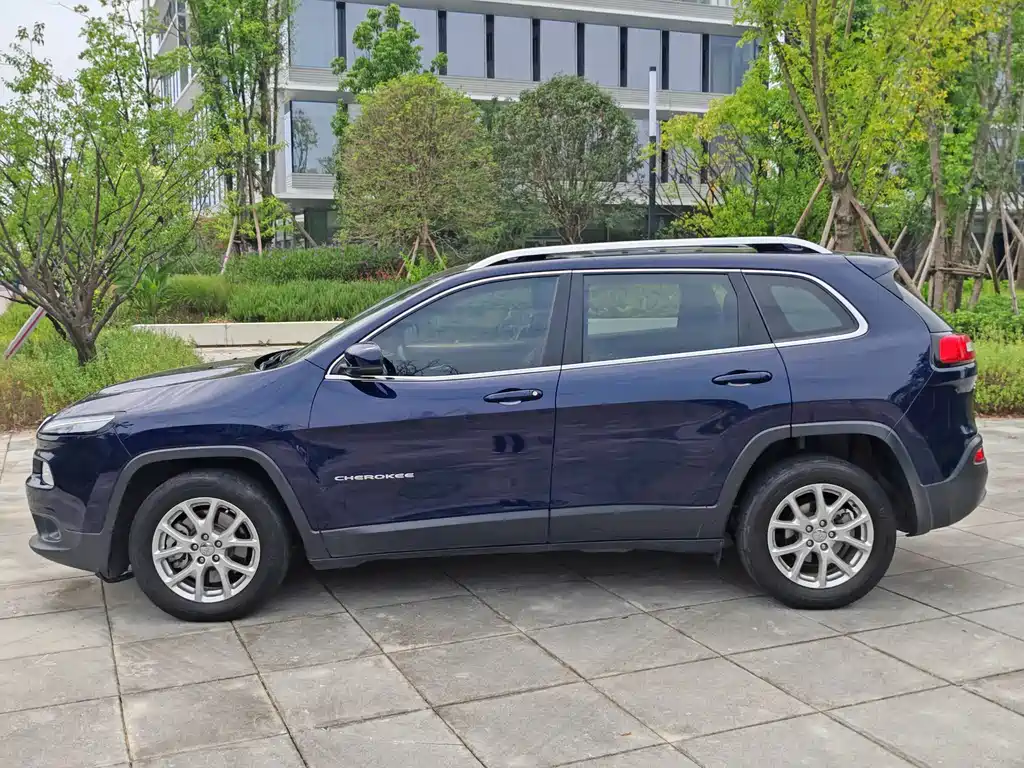 Jeep Cherokee — миниатюра 7