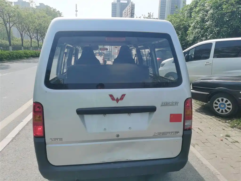 Wuling Sunshine 2023 1.5L 5/7 мест