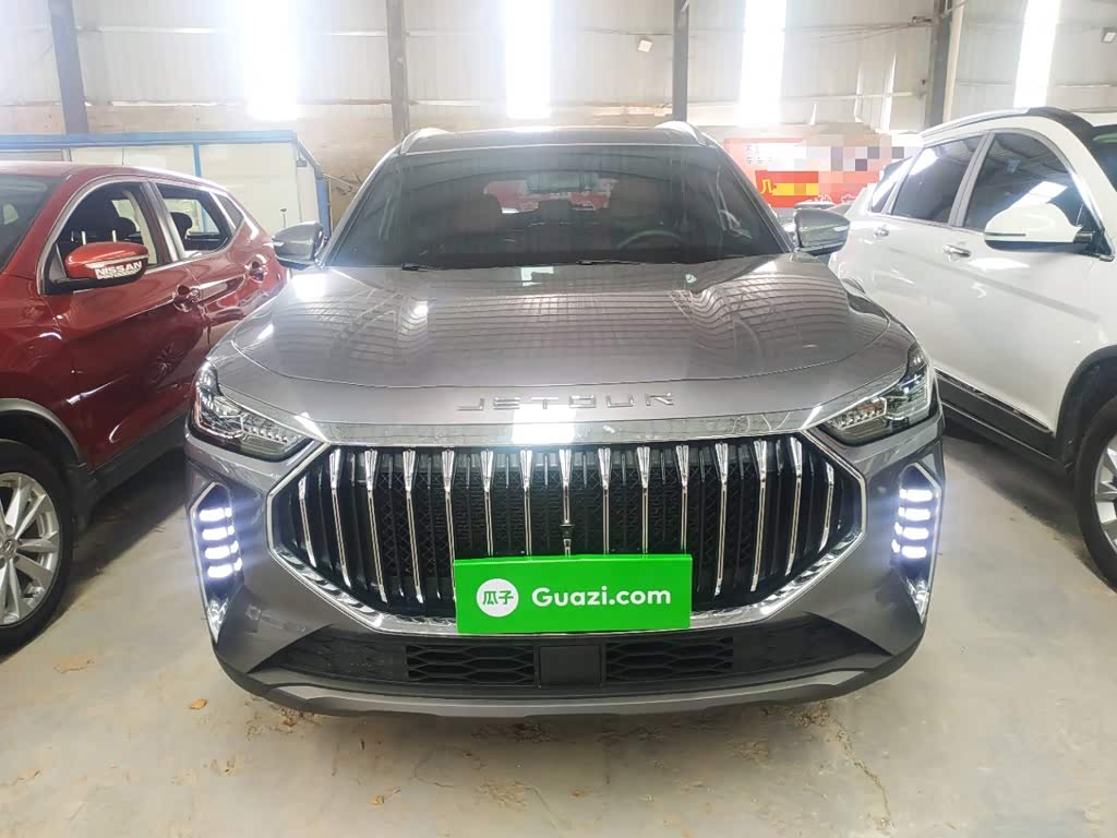 Jetour Jetour X70 PLUS 1.5 л 2023 г. Серебристо-серый, пробег 40199 км