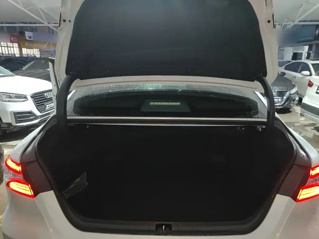 Toyota Camry — миниатюра 19