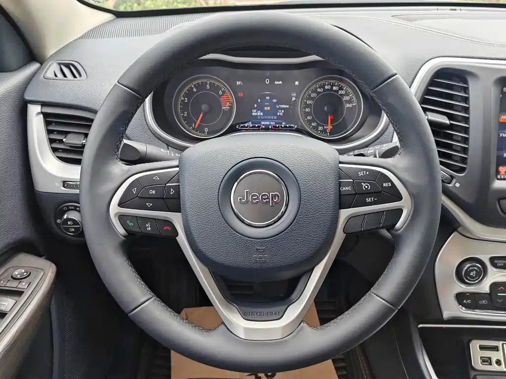 Jeep Cherokee — миниатюра 11