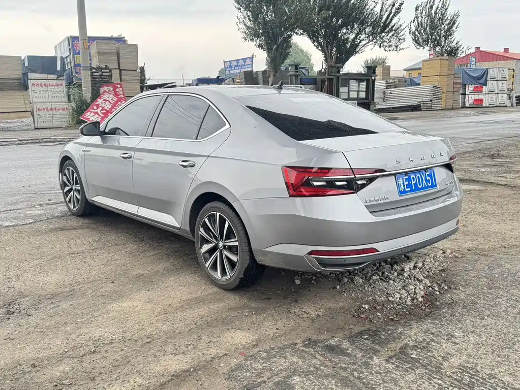 Skoda Superb — миниатюра 4