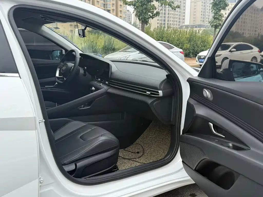 Hyundai Elantra — миниатюра 7