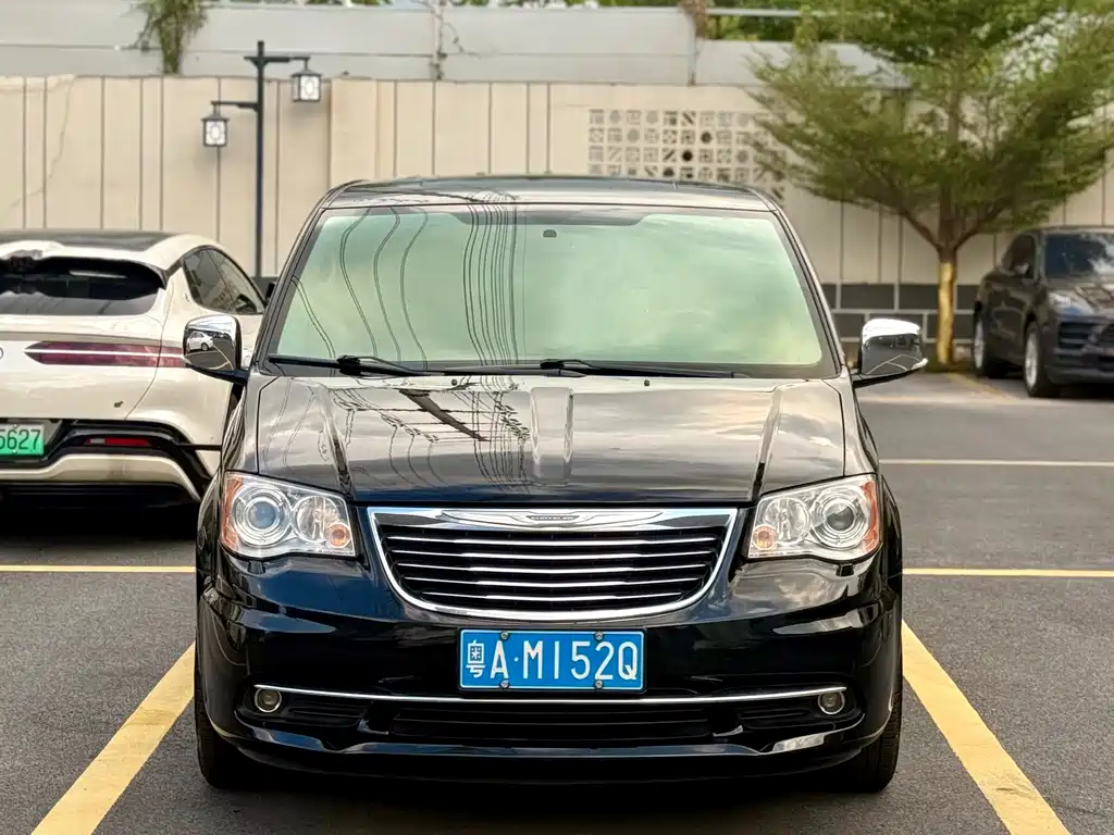 Chrysler Grand Voyager (Import) — миниатюра 2